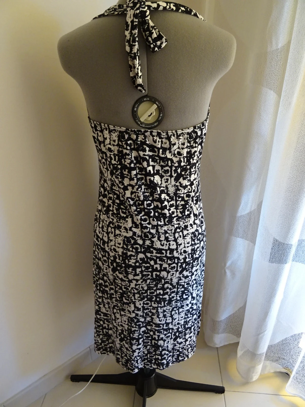 Robe dos nu noire et blanche taille M – photo 3